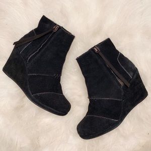 Toms W5 Desert Suede Wedge Bootie
